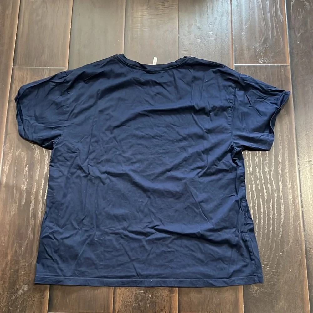 Banana Republic Navy Signature T-Shirt with Pearl Trim, size XL